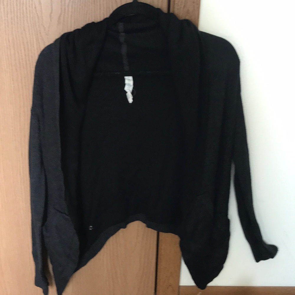 Lululemon cardigan in Grey size 2